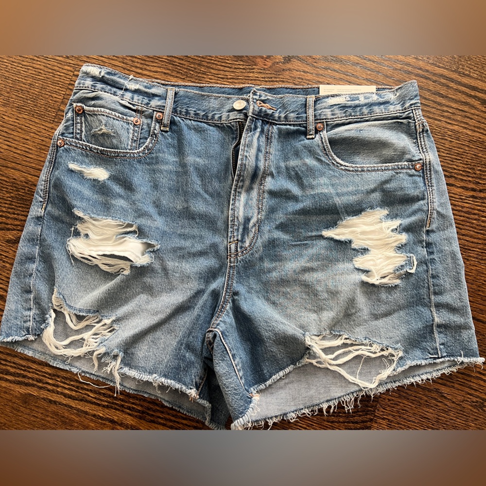 NWT! American Eagle Outfitters Ripped Blue Jean Shorts